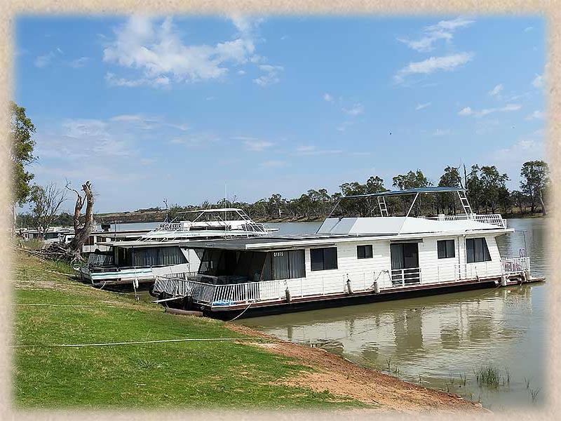 river house boats